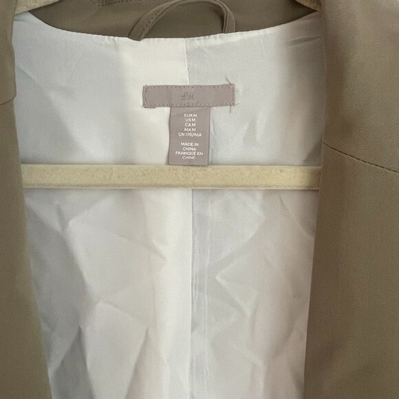 H&M Relaxed Ruched Sleeve Blazer (M) - Picture 2 of 3